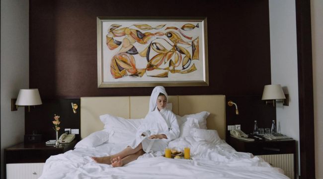 How TV Technology Is Changing the Way Guests Enjoy Hotel Rooms